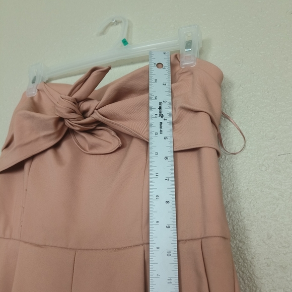 Gianni Bini sleeveless low-cut jumpsuit size M bow design front pockets on the s - Picture 5 of 16